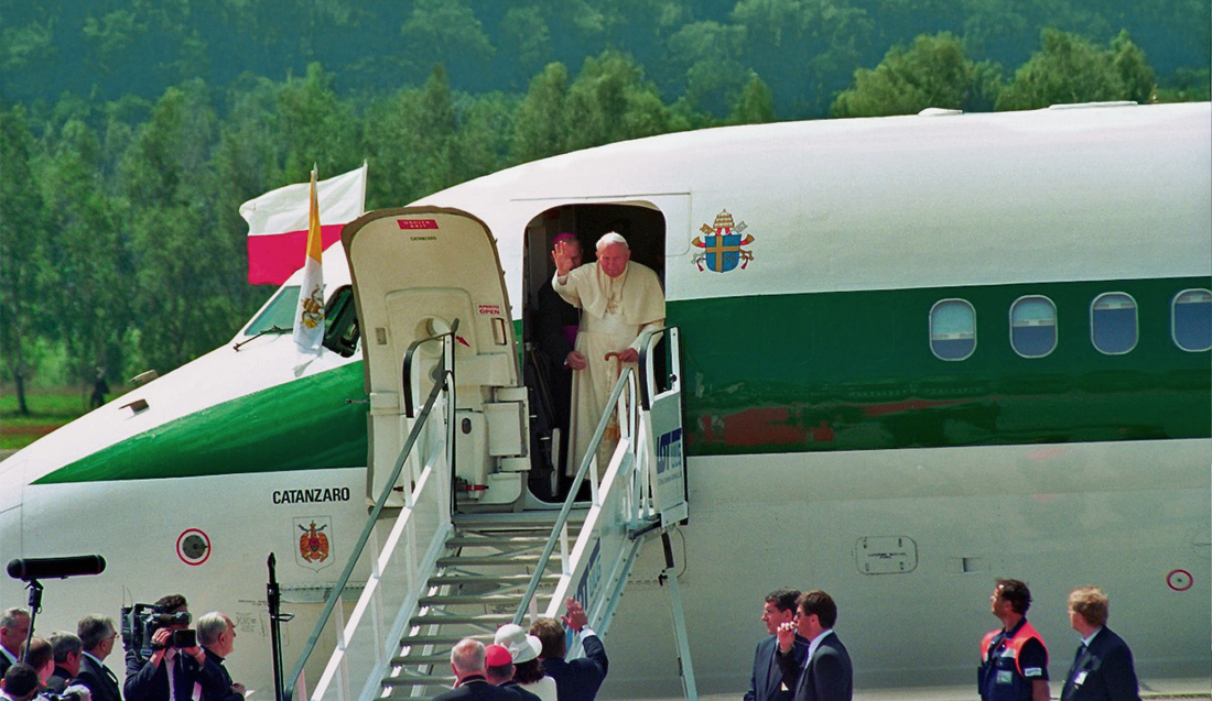 kraków airport imienia Jana Pawła II patron nadanie imienia